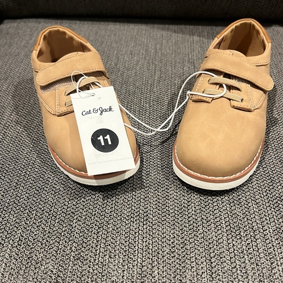 Cat & Jack Tan Kids Dress Shoes - Picture 2 of 5